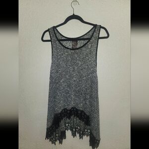 EUC Moon Collection "Black & White Knit Tank Tunic w/Black Crochet Lace Trim" XL